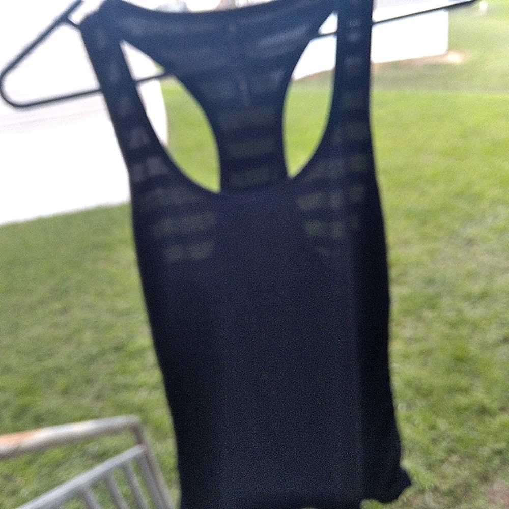 Women's workout top - Picture 3 of 5